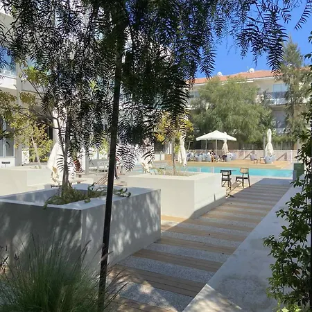 Mediterranean Waves * פאראלימני